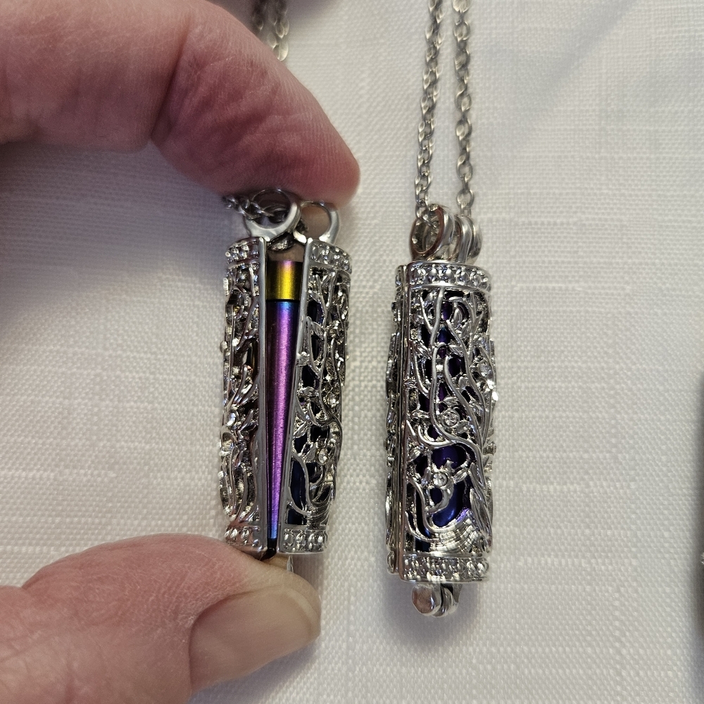 New with tag necklace pendant with compartment for cremation ashes & Keepsakes